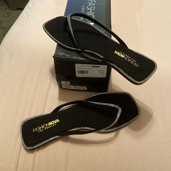 Fashion Nova Black Bling Flip Flops - Picture 2 of 3